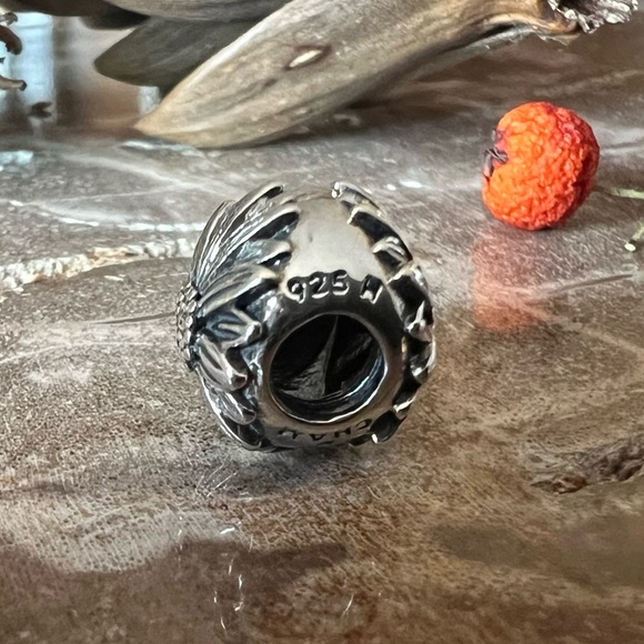 NEW NWT Authentic Chamilia- April Daisy flower Charm Youthful and Virtue 925 - Picture 7 of 8